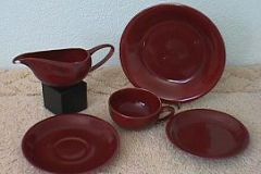 casual_california_creamer_cup_saucer_dinner_plate_bread_and_butter_plate_in_maroon