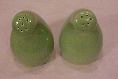 casual_california_salt_and_pepper_shakers_gourd_shape_lime_green_2